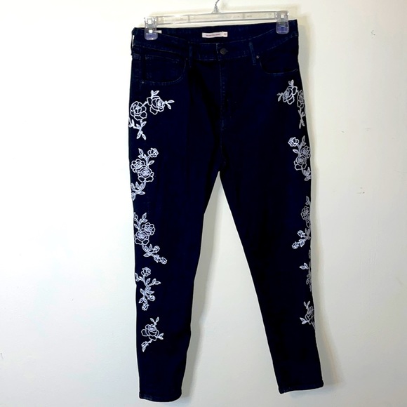 Levi's Denim - Levis premium chain Stitched Flowers black jeans